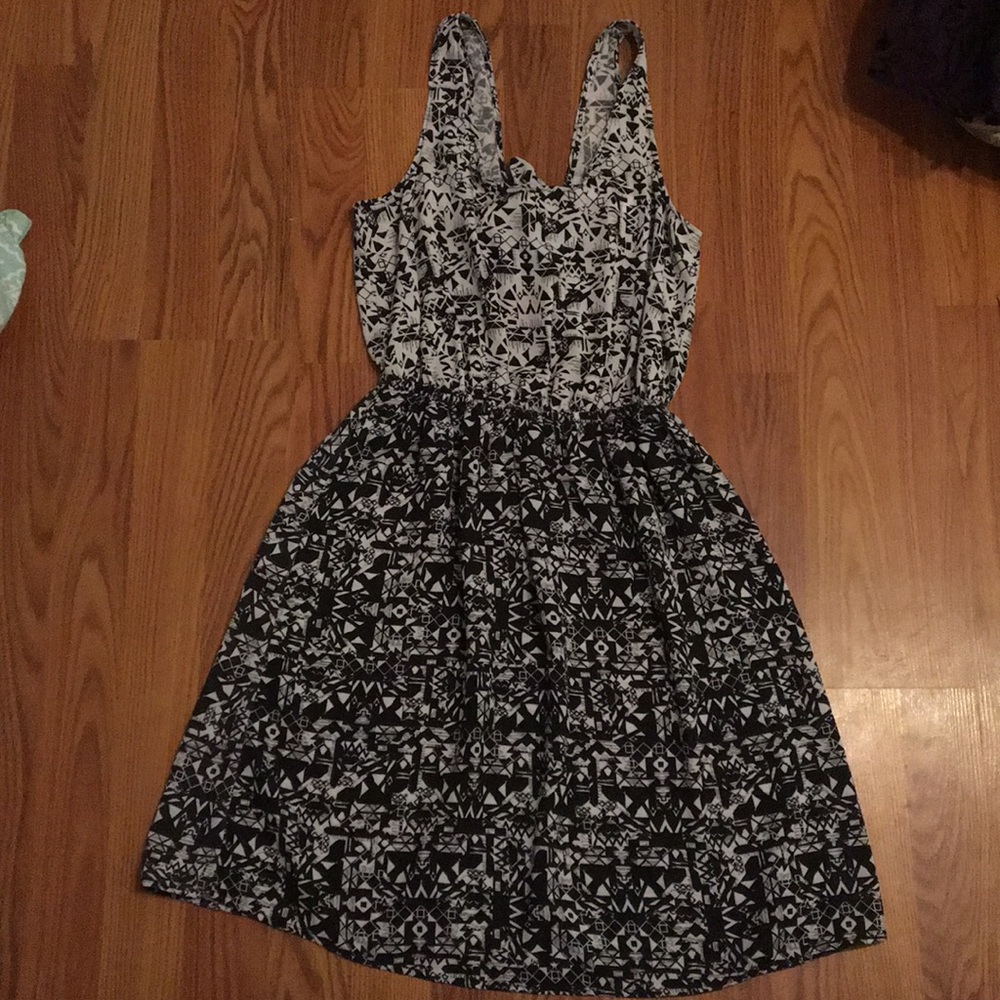 Black and white patterned dress